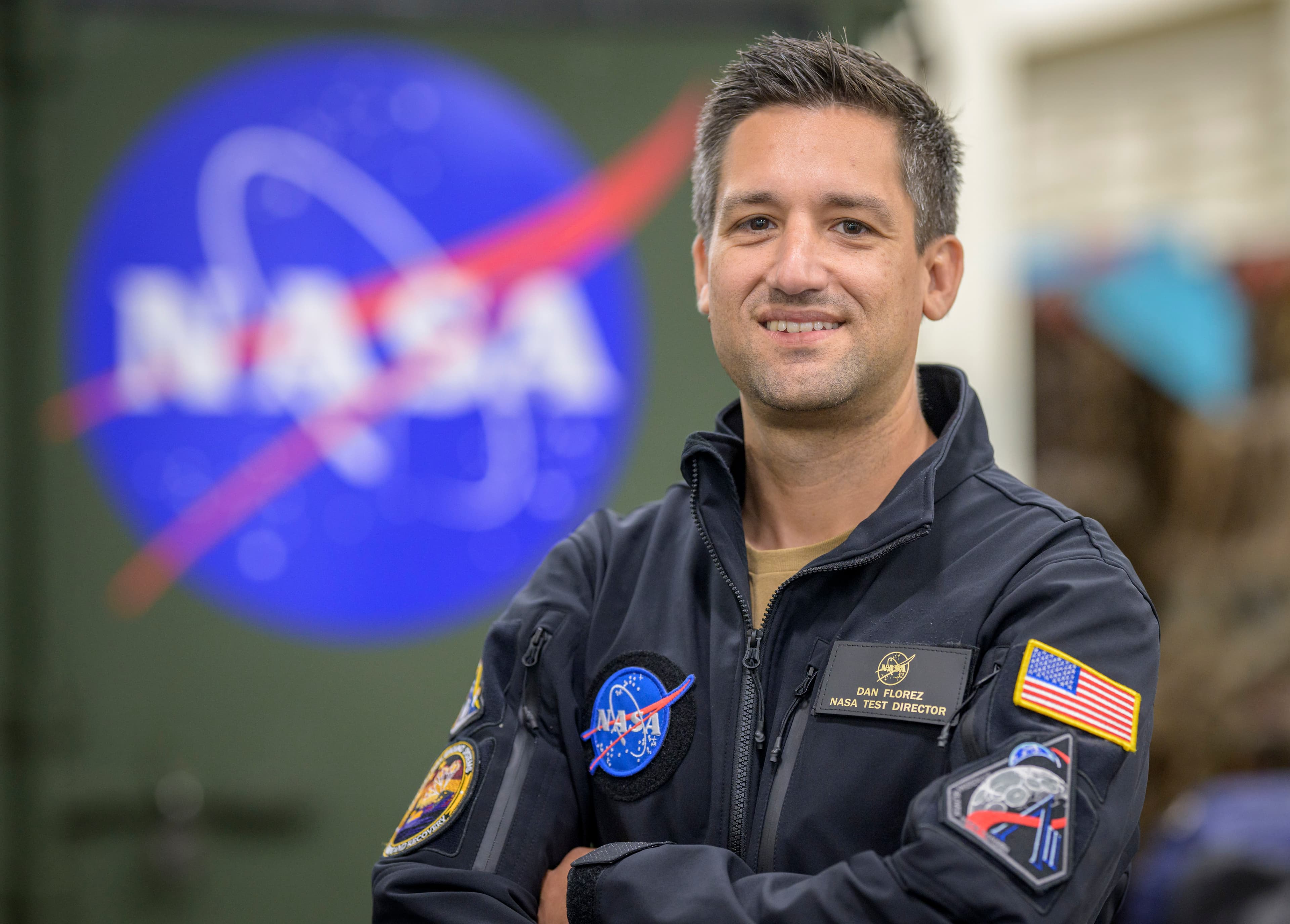 Ben Artemis'im: Dan Florez