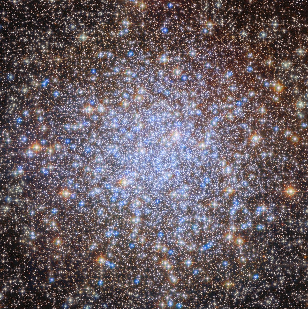 Yıldızlı Avize Kümesi - NASA