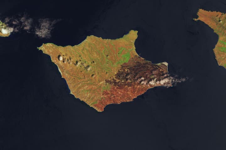 Ateşin Santa Rosa Adasındaki Ayak İzi