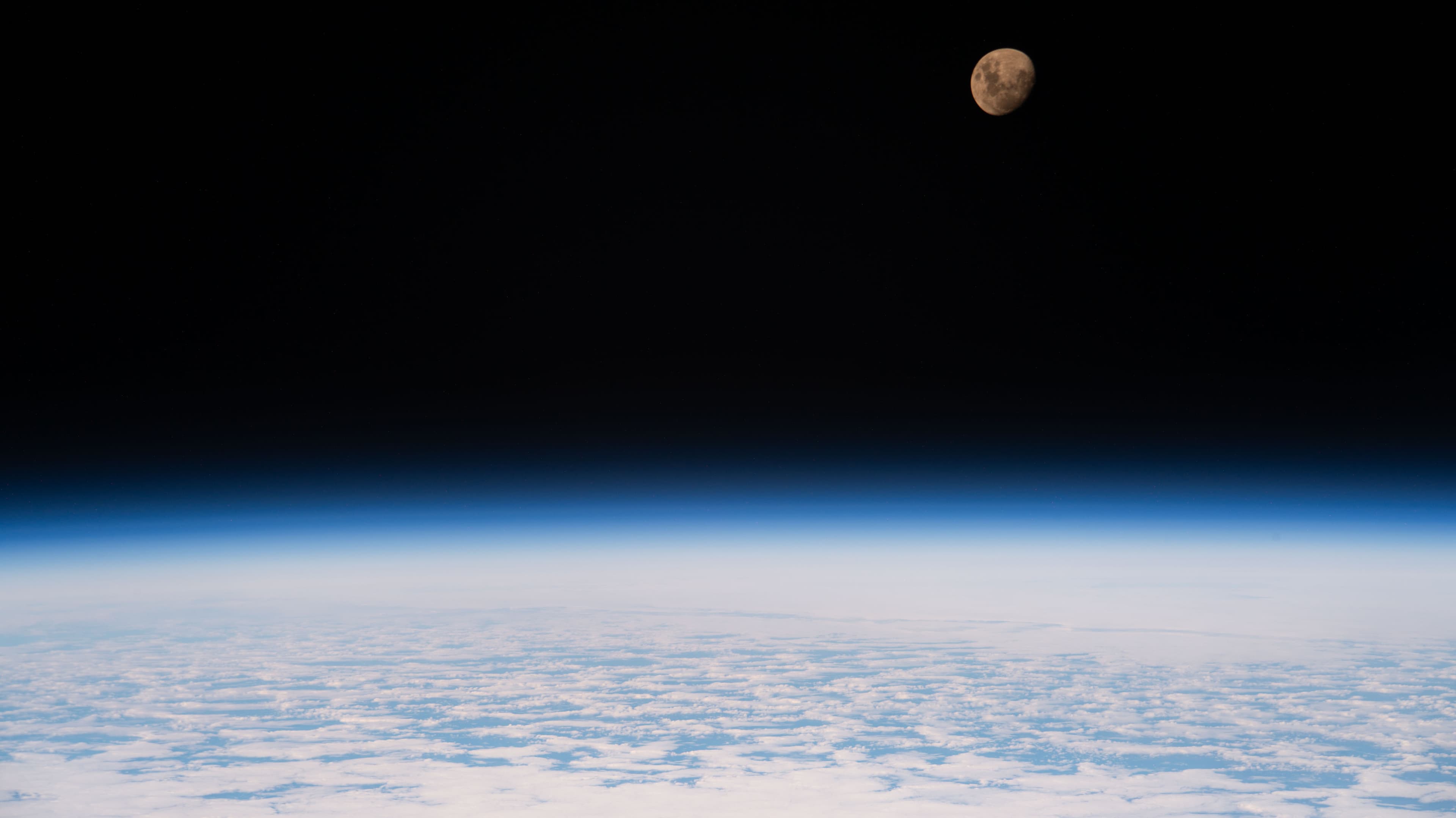 Büyüyen Kambur Ay - NASA