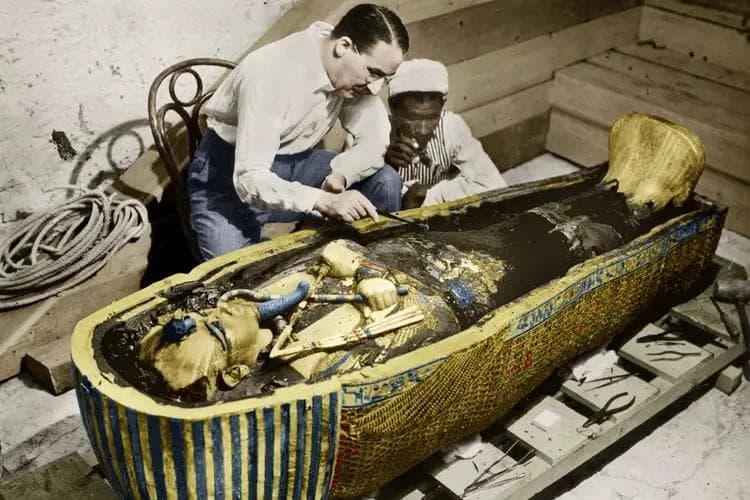 Firavun Kral Tutankhamun Lanetli Mi?