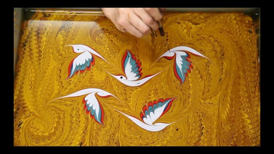 Boyanın Suyla Dansı: Ebru Sanatı