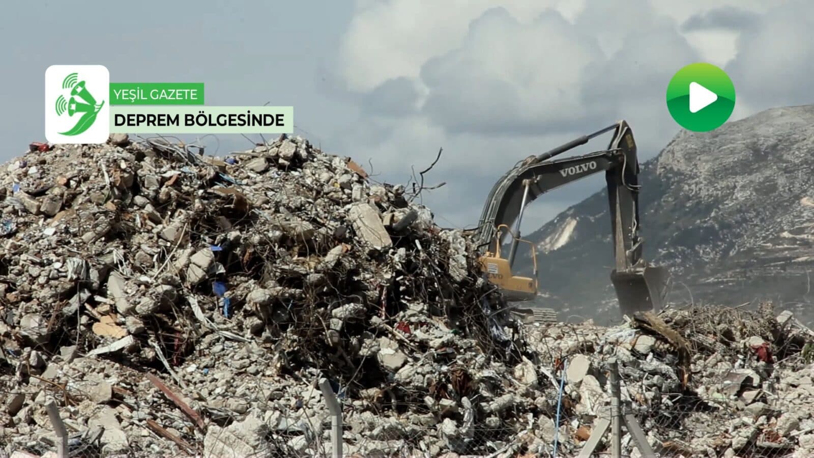 Depremde Sağ Kalanlar Şimdi De Zehir Soluyor