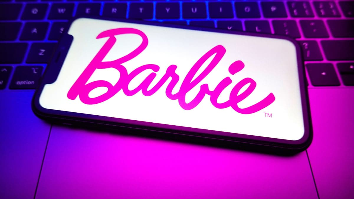 A Barbie flip phone is here from HMD