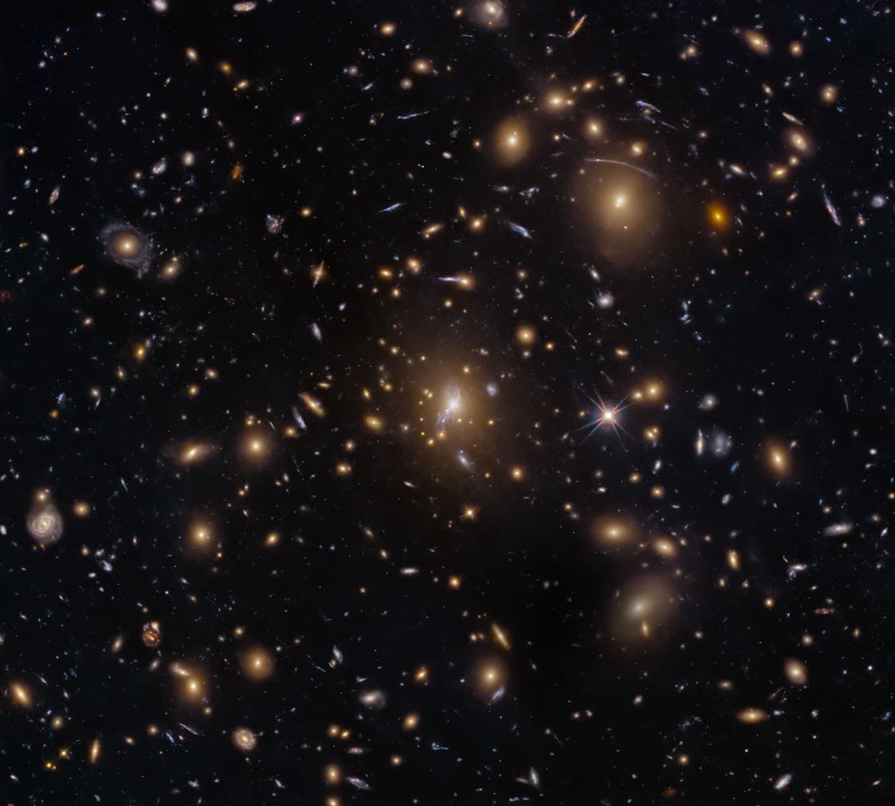 Hubble Galaksi Sürüsü Görüyor