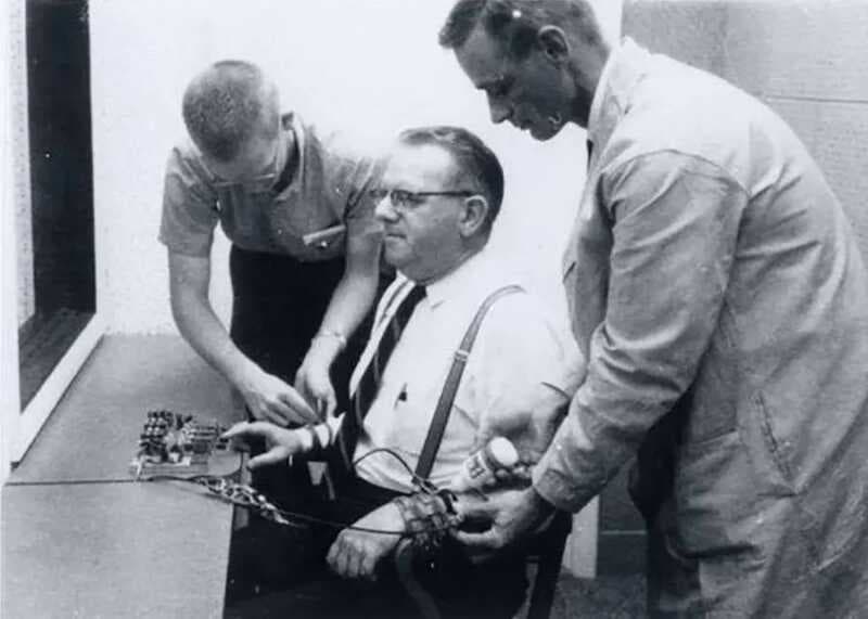 Masum Bir İnsanı Öldürür Müydünüz? Korkunç Milgram Deneyi!